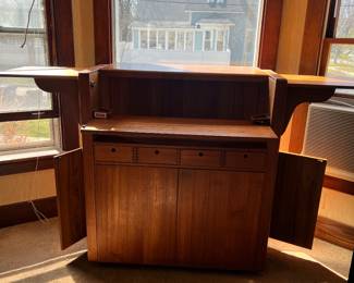 Vintages MCM Danish Teak Bar on Casters by D-Scan Made in Singapore IN EXCELLENT CONDITION 