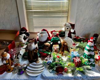 Various Vintage Holiday Decor