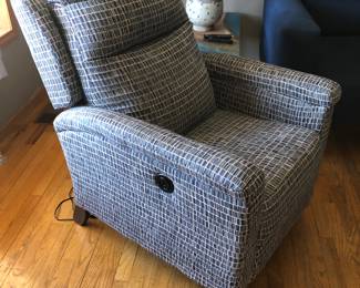 Reclining (electric) lounge chair in Navy and Cream Texture - newer 