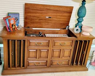 ZENIETH Rolling Stereo cabinet. Turntable and 8 track
