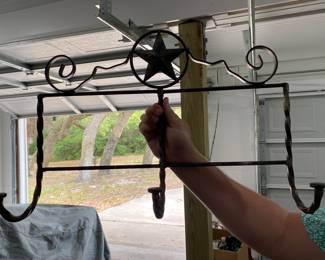 Texas star 3 hook metal hanging rod.