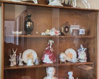 Knick and more knacks