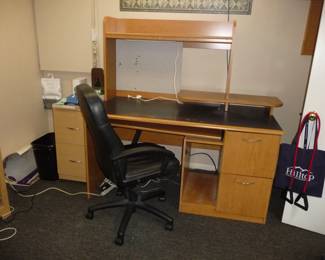 office desk / 5 leg chair