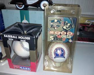 NY Mets Collectible Baseball & Case