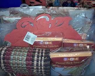 BRAND NEW Fall Table Linen (Tablecloths, Placemats, Napkins, Towels, Etc.)