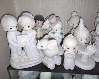 HUNDREDS Of Precious Moments Figurines