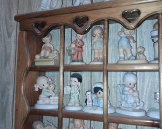 HUNDREDS Of Precious Moments Figurines