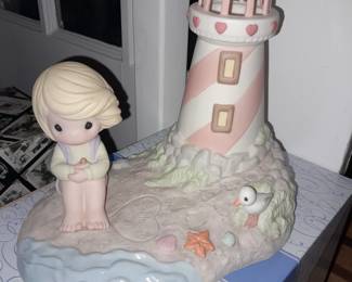 HUNDREDS Of Precious Moments Figurines