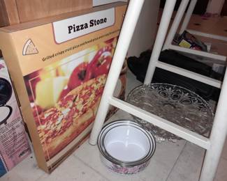 BRAND NEW Pizza Stone Bakeware