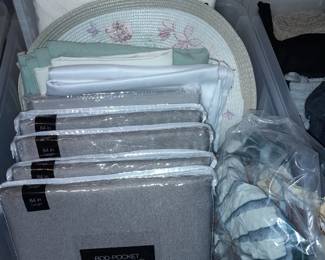 BRAND NEW Curtains & Table Wear (Tablecloths, Placemats, Etc.)