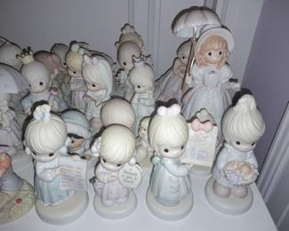 HUNDREDS Of Precious Moments Figurines