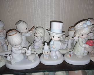 HUNDREDS Of Precious Moments Figurines