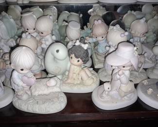 HUNDREDS Of Precious Moments Figurines