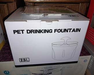 BRAND NEW Pet Drinking Fountain