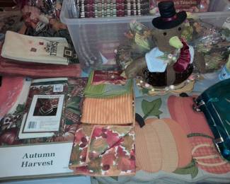 BRAND NEW Fall Table Linen (Tablecloths, Placemats, Napkins, Towels, Etc.)