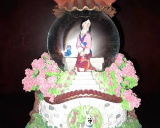 Disney Collectible Snowglobe (Mulan)