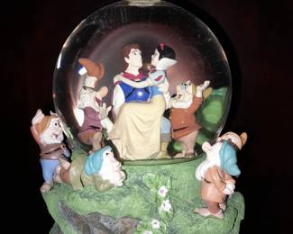 Disney Collectible Snowglobe (Snow White)