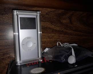 BRAND NEW SEALED Apple iPod Nano In Case