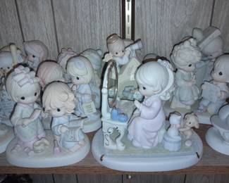 HUNDREDS Of Precious Moments Figurines