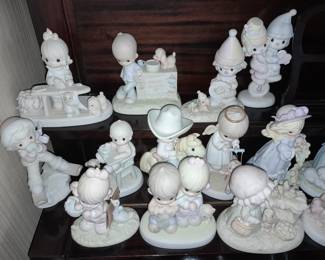 HUNDREDS Of Precious Moments Figurines