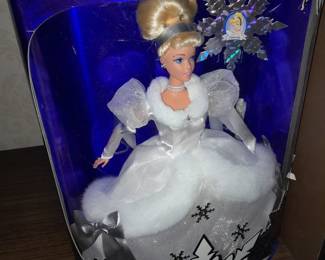 Barbie Doll - Walt Disney's Cinderella Holiday Princess