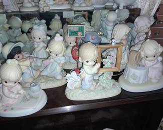 HUNDREDS Of Precious Moments Figurines