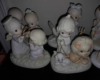 HUNDREDS Of Precious Moments Figurines