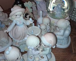 HUNDREDS Of Precious Moments Figurines