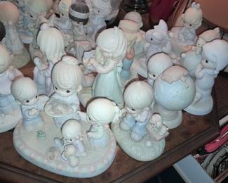 HUNDREDS Of Precious Moments Figurines