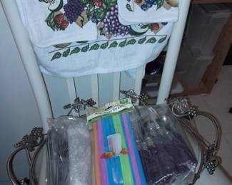 Kitchen Towels & Grape Motif Serving Tray