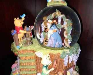 Disney Collectible Snowglobe (Winnie The Pooh)