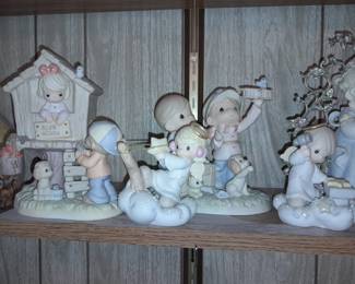 HUNDREDS Of Precious Moments Figurines