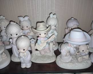 HUNDREDS Of Precious Moments Figurines