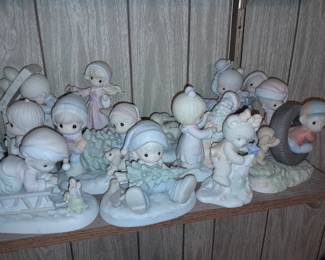 HUNDREDS Of Precious Moments Figurines