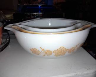 3 Piece Pyrex Mixing Bowl Set W/ Cinderella Handles