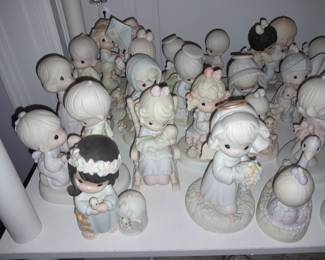 HUNDREDS Of Precious Moments Figurines