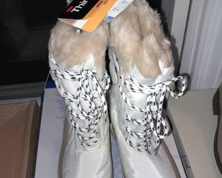 BRAND NEW Thinsulate Boots