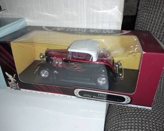 `932 Ford Roadster Street Rod Diecast Car