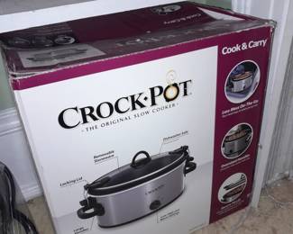 BRAND NEW 4 Quart Crock Pot