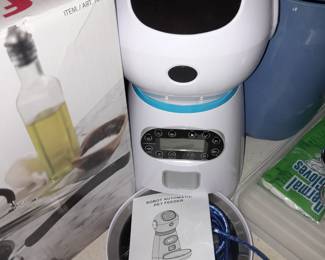 BRAND NEW (No Box) Robot Automatic Pet Feeder W/ Cord & Instructions