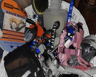 Pet Leashes, Collars, & Accessories