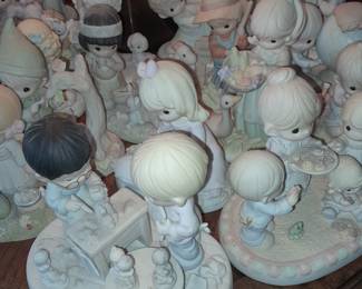 HUNDREDS Of Precious Moments Figurines