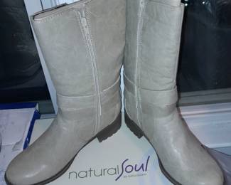 BRAND NEW Natural Soul Boots