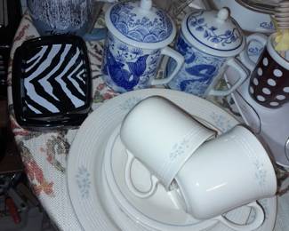 Dinnerware & Coffee Mugs W/ Lids