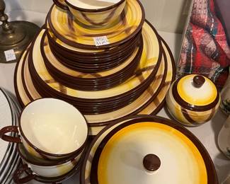 #217	Brown plaid Vemonware dishes 31 pc	 $35.00 

