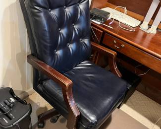 #92	Black Executive Chair w/wood arms - Pleather - working	 $40.00 
