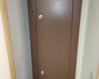 10 Gun Safe 21 wide x 55 high x 16 deep