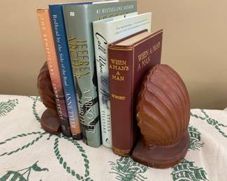 Shell bookends