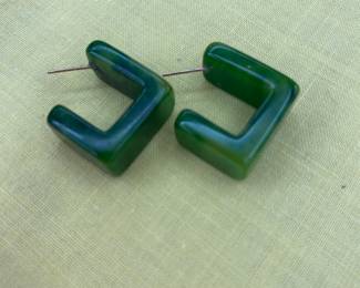 Pr. green vintage Bakelite earrings