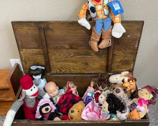 Stuffed animals/toys in toy chest 